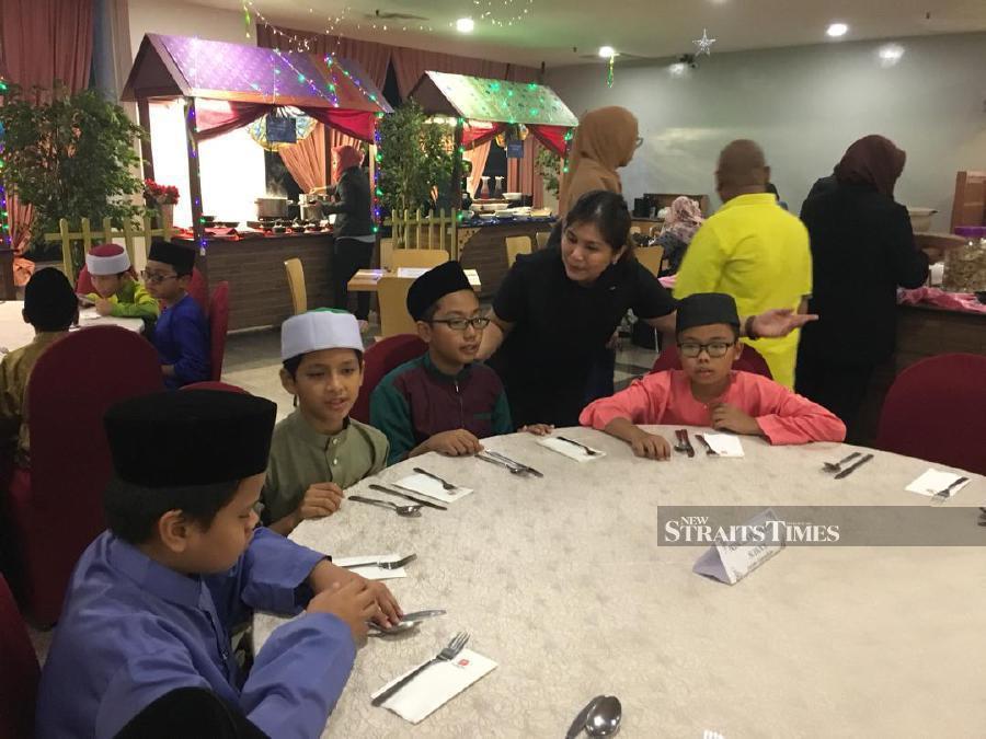 SKPK Princess Elizabeth pupils feted at JB hotel Ramadan buffet